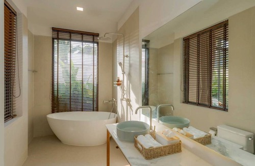 Si Sunthon Hotel | Lespalm Taraburi Pool Villa