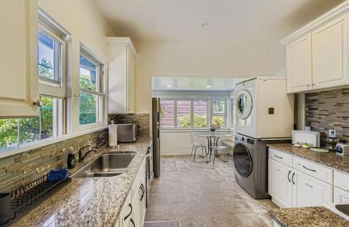 University District House | Less than 8 min to UW, Comfort & Quiet University Retreat