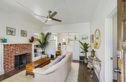 University District House | Less than 8 min to UW, Comfort & Quiet University Retreat
