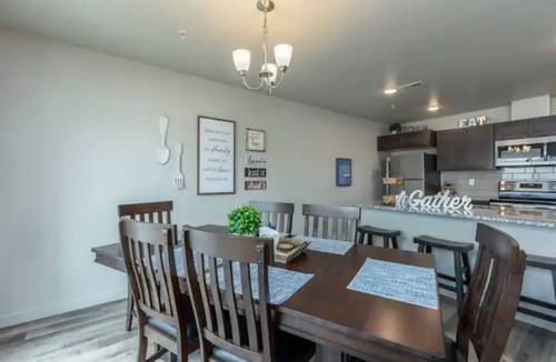 Kennewick House | Let's Gather - Centrally Located & Pet Friendly.