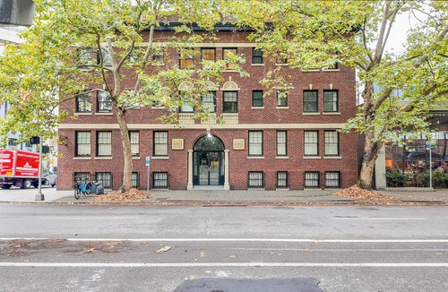 Belltown Condo | Let's Get Cozy In Seattle! Just Steps From Iconic Sites