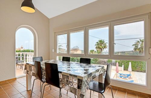 Empedrola Villa | Leuki