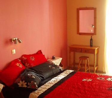 Alikanas Apartment | Levante taverna studios