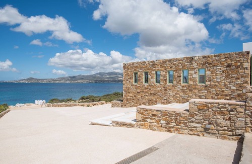 Antiparos Villa | Levante Villa - Sea front 3 bedroom villa with pool