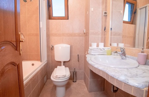 Sveti Stefan Bed & Breakfast | Levantin Inn 1-3 Room sea side N10