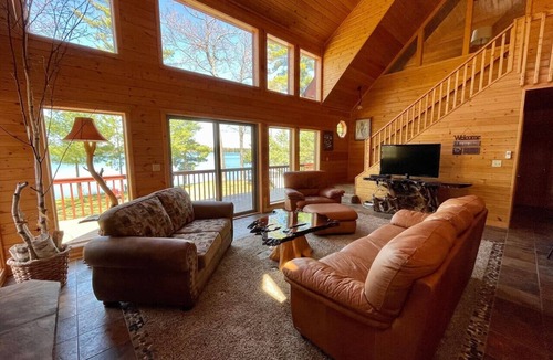 Hayward Cabin | Level Frontage,Close to the boat Launch!