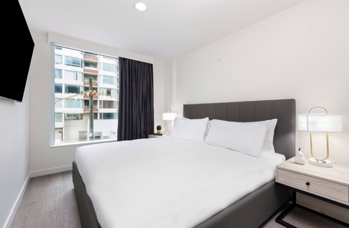 South Lake Union Hotel | Level Seattle- Deluxe One Bedroom