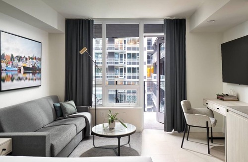 South Lake Union House | Level Suite ADA with unrivaled amenities