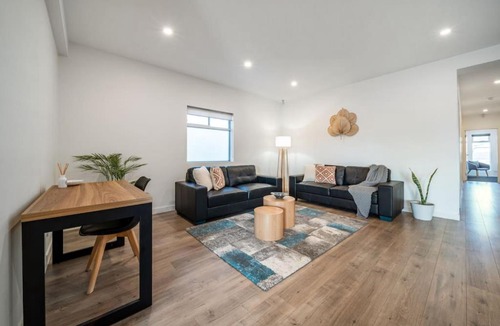 Henley Beach Apartment | Level Up Henley - Modern Comfort near Beach & Dining
