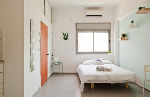 Florentin Apartment | Levinsky Market Studio