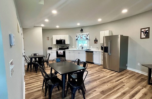 Naruna House | Lg Grain Bin turned into a modern home located minutes to Lynchburg and Liberty