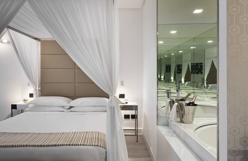 Fuorigrotta Hotel | LHP Napoli Palace & spa