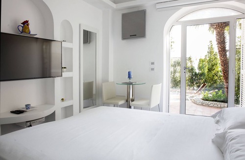 Marina Piccola Cottage | LHP Suite Executive Cottage Capri