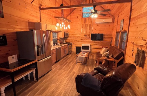 Ashley Oaks Cabin | LIAHN CABIN AT WINDROCK RIDGE .RIDE TO THE TRAILS IN A MINUTE, RIDE,RELAX,REPEAT