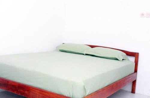 Moni House | Liahz Lodge