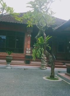Pengosekan House | Liang House and Hostel
