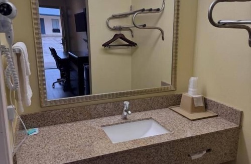 Collins Hotel | Liberty Inn