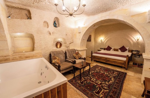 Ortahisar Hotel | Library Cave Hotel