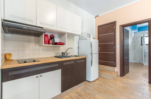 Nomikiana Apartment | Libyan Breeze — Apartment with Sea View, Private Pool, Garden & Wi-Fi