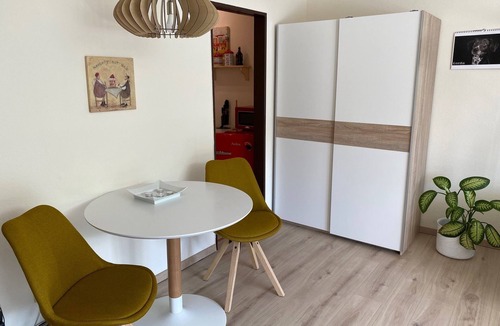 Broich Apartment | Lichtdurchflutetes Apartment mit Blick ins Grüne