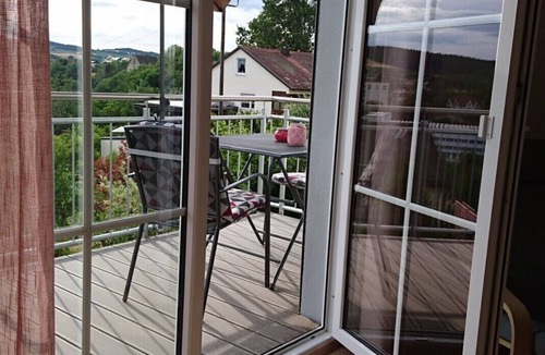 Windischeschenbach Apartment | Liebevoll eingerichtetes Feriendomizil mit Balkon nahe des Waldnaabtals