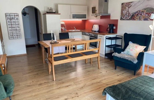 Riedenburg Apartment | Liebevoll eingerichtetes Einzimmer-Appartement (35qm) mit Balkon für bis zu zwei Personen