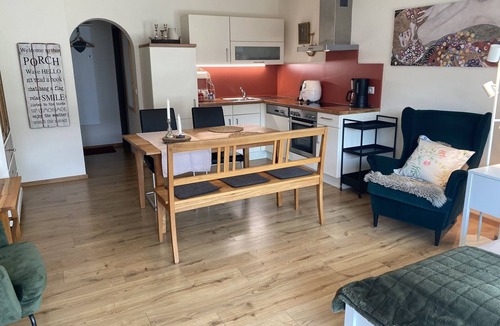 Riedenburg Apartment | Liebevoll eingerichtetes Einzimmer-Appartement (35qm) mit Balkon für bis zu zwei Personen