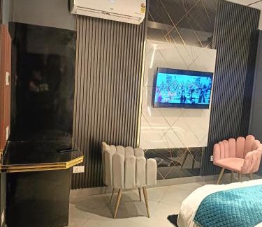 Srinagar Hotel | Lieu D Amour