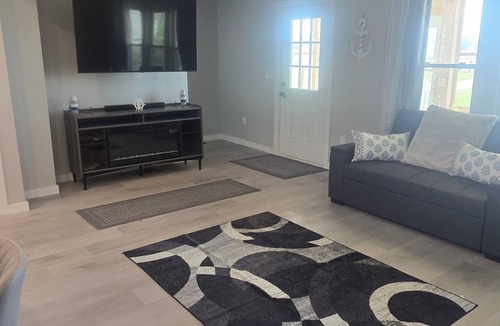 Pearl Beach House | Life on the River a 3-bedroom house with AC and a great view of the river.