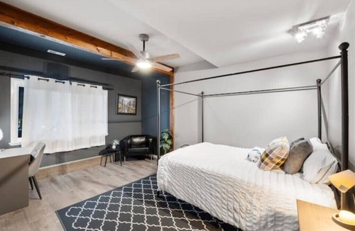 Maple Valley House | Life's Better on the Lake