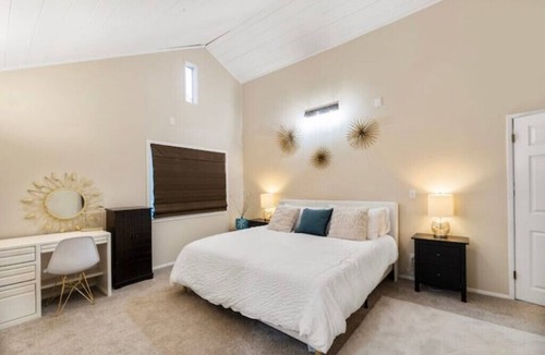 Maple Valley House | Life's Better on the Lake