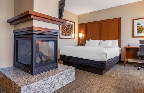 Canal Park Hotel | Lift Bridge Lodge, an Ascend Collection Hotel