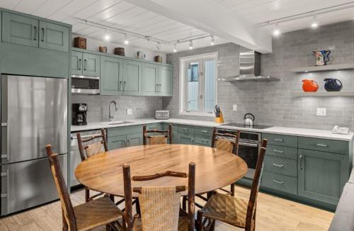 Aspen Apartment | Lift One Condominiums - Unit 305