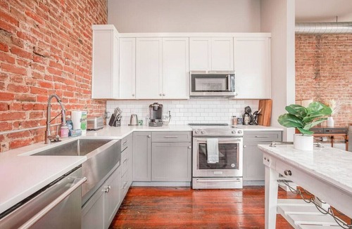 Mount Auburn Condo | Light & Airy, Spacious 2B 2Bath Downtown City View