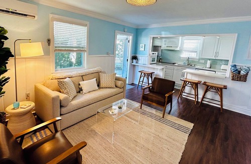 Delray Beach Cottage | Light and Bright 1 Bed 1 Bath Cottage in Downtown Delray Beach