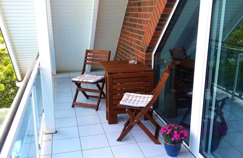 Plau am See Apartment | Light and friendly roof apartment with a patio and balcony