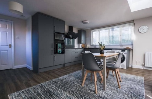 Bishops Waltham Apartment | Light and spacious loft apartment in town centre