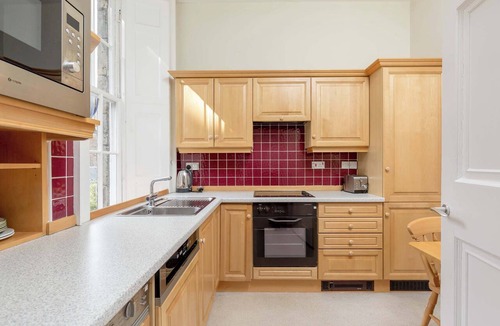 New Town Condo | Light and Spacious 2BD flat in Heart of Edinburgh