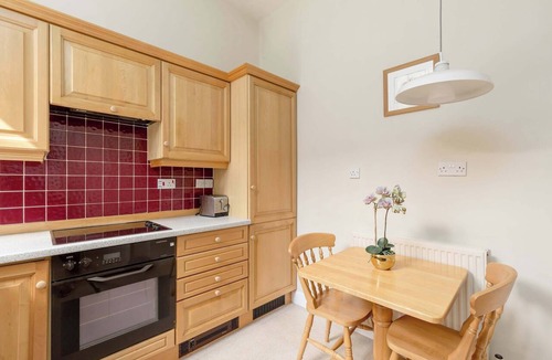 New Town Condo | Light and Spacious 2BD flat in Heart of Edinburgh