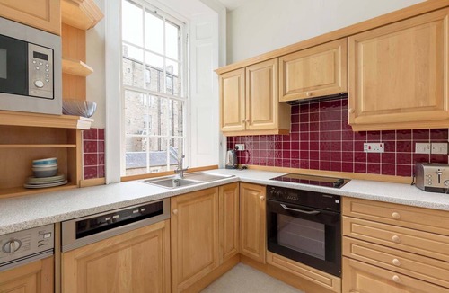 New Town Condo | Light and Spacious 2BD flat in Heart of Edinburgh