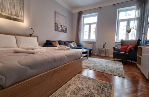 Barriera Vecchia-San Giacomo Apartment | Light Blue Apartment