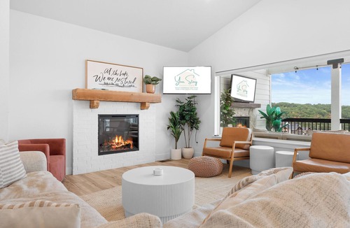 Indian Point Cabin | Light + Bright .1.7 MI TO SDC. Game room, Hot tub!