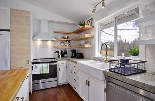 Bellingham House | Light & bright 3-bedroom family home on quiet culdesac close to lake and trails