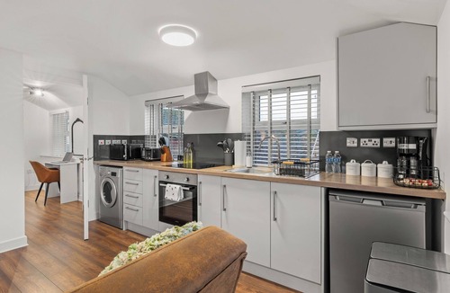 Andover Apartment | Light & Bright Apartment In The Middle Of Andover