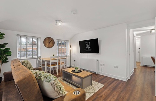 Andover Apartment | Light & Bright Apartment In The Middle Of Andover