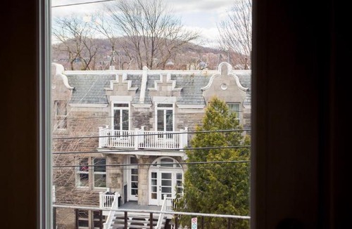 Mile End Apartment | Light Filled 2 Bdr Unit in Mile End by Den Stays