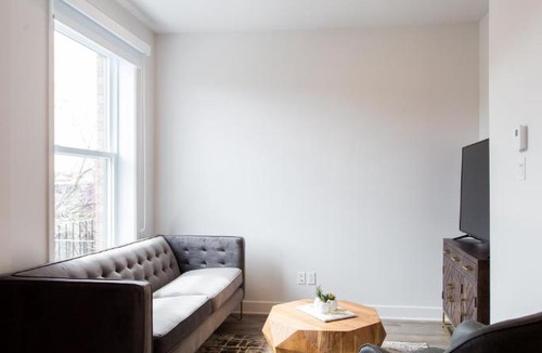 Mile End Apartment | Light Filled 2 Bdr Unit in Mile End by Den Stays