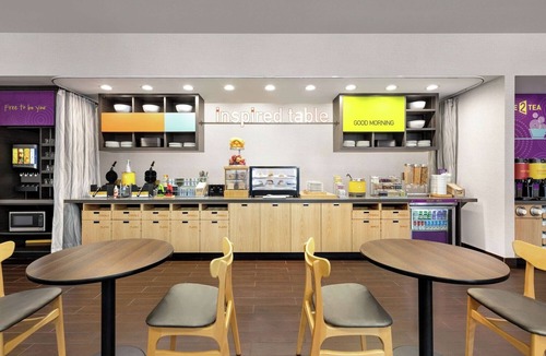 Queens Hotel | Light-Filled 2 Queen Studio Offering Modern Comfort and Spacious Layout