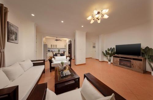 Quang An Villa | Light-Filled 4BR Villa Steps to West Lake