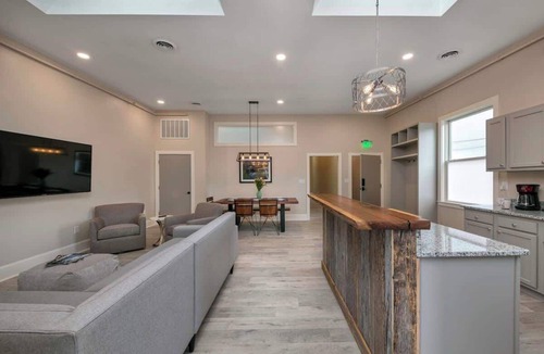 Roanoke Apartment | Light-filled adventure loft